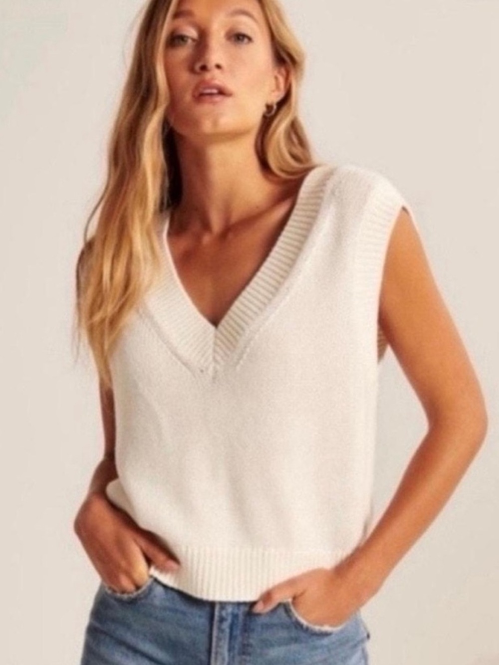 Abercrombie & Fitch Off-White V-Neck Knit Sweater Vest